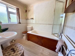 Family Bathroom- click for photo gallery